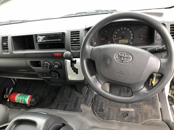 TOYOTA HIACE COMMUTERVAN - Image 2