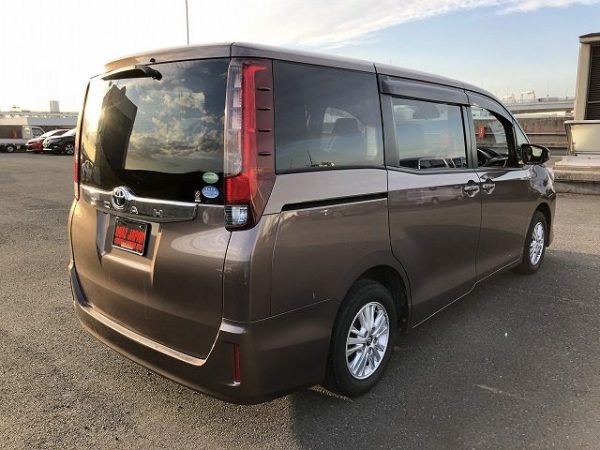 TOYOTA NOAH - Image 18