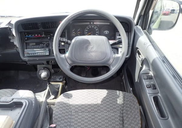 TOYOTA HIACE 2003 - Image 12