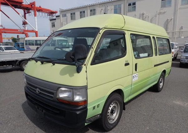 TOYOTA HIACE 2003