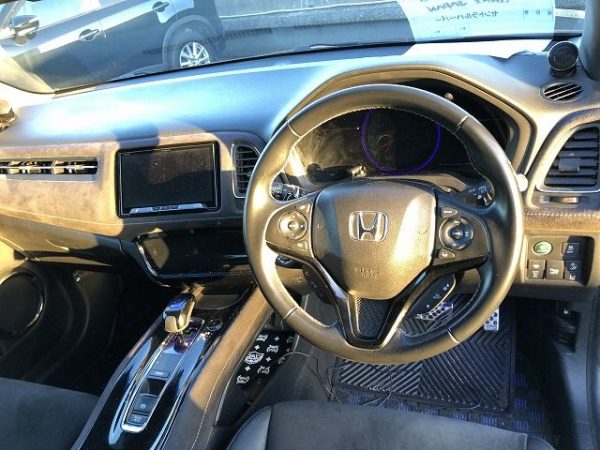 HONDA VEZEL HYBRID - Image 8