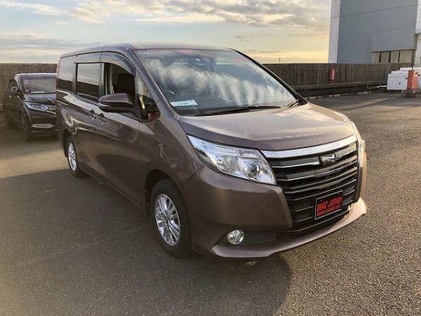 TOYOTA NOAH - Image 11