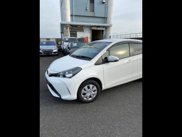 TOYOTA VITZ - Image 3