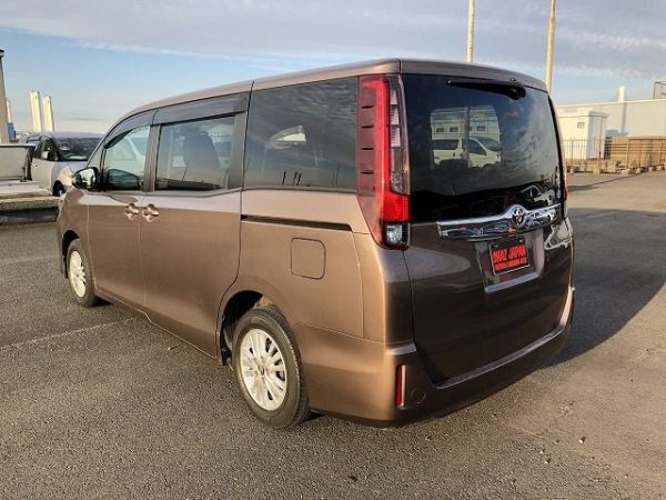 TOYOTA NOAH - Image 12