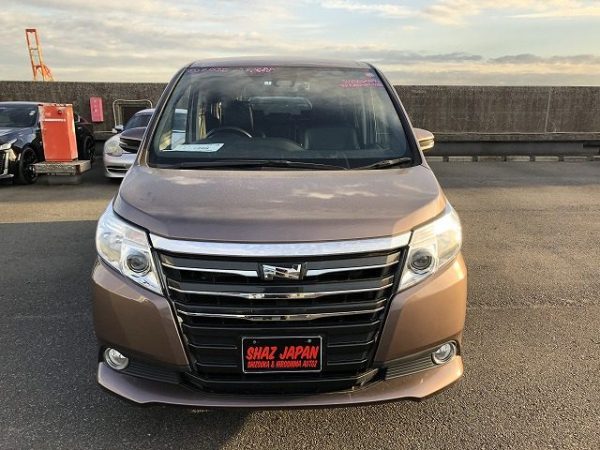 TOYOTA NOAH - Image 5