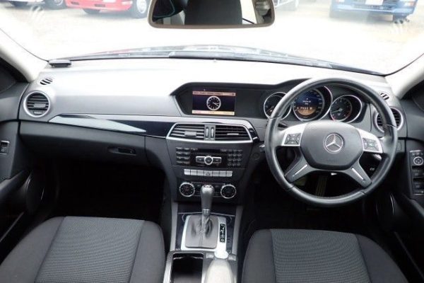 Mercedes-Benz C-Class 2011 - Image 18