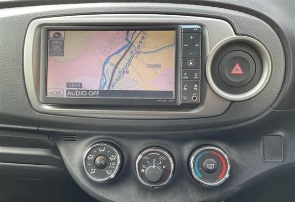 TOYOTA VITZ 2012 - Image 11