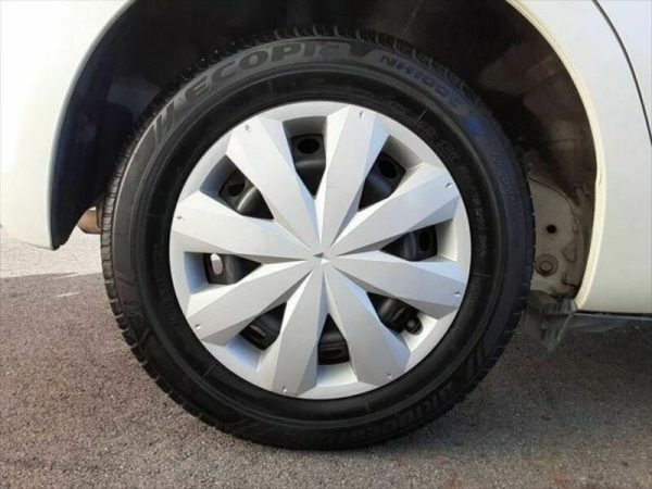 TOYOTA VITZ 2012 - Image 2