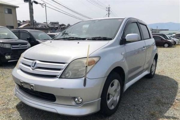 *TOYOTA IST 2002