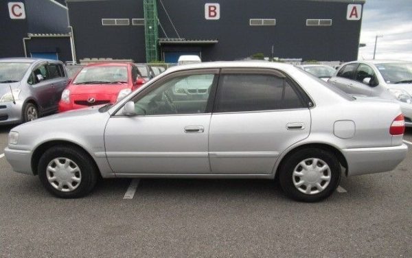 1999 TOYOTA COROLLA XE SALOON - Image 10