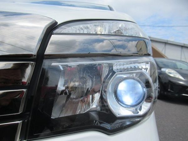 Toyota Voxy 2010 - Image 6