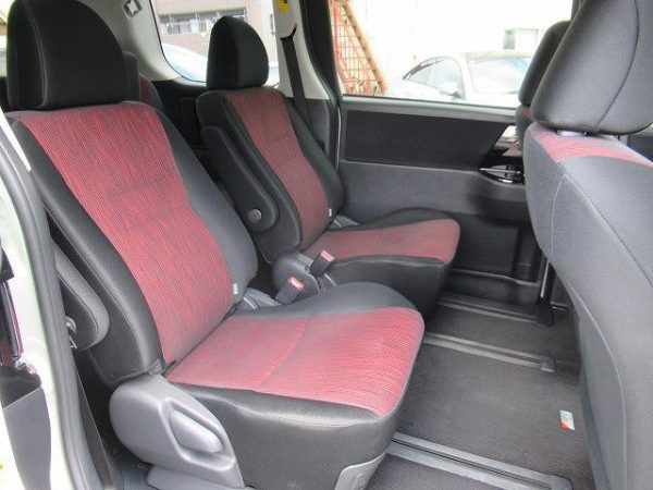 Toyota Voxy 2010 - Image 10