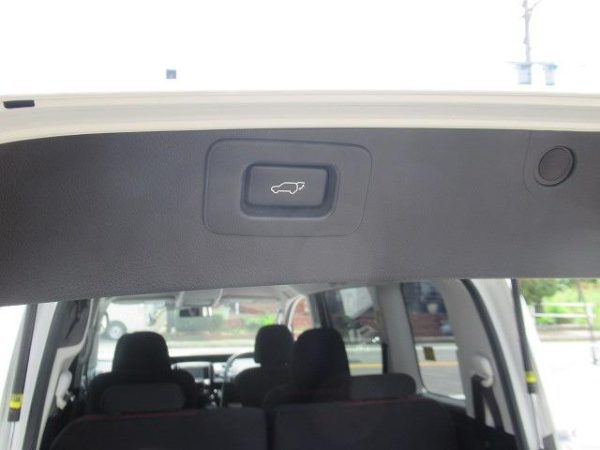Toyota Voxy 2010 - Image 13