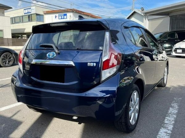 TOYOTA AQUA - Image 2