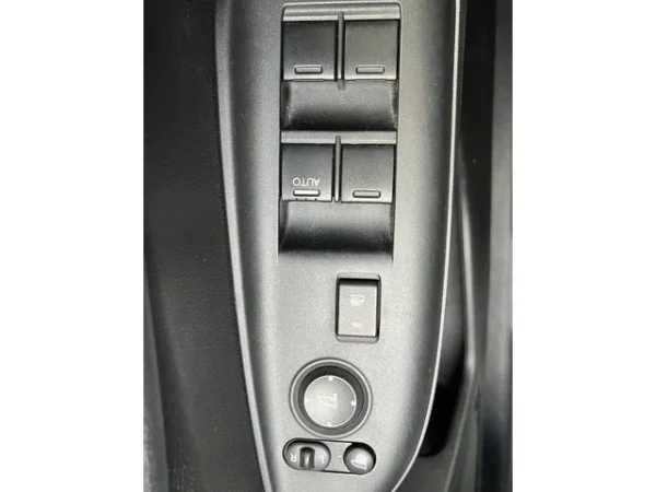 HONDA FIT HYBRID - Image 17