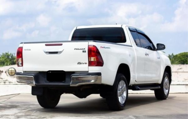 TOYOTA HILUX - Image 4