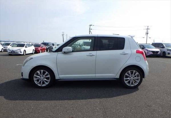 2010 SUZUKI SWIFT - Image 2