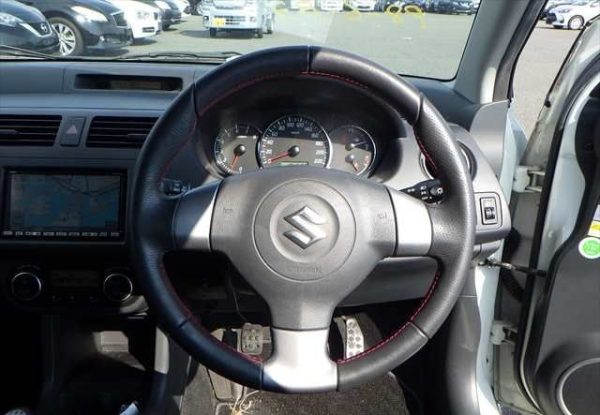 2010 SUZUKI SWIFT - Image 10