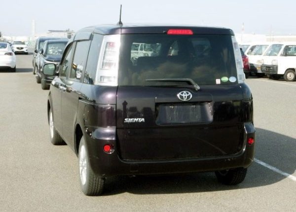 TOYOTA SIENTA - Image 3