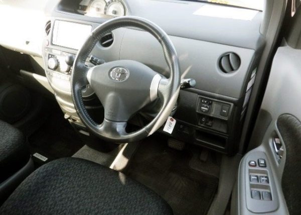 TOYOTA SIENTA - Image 10