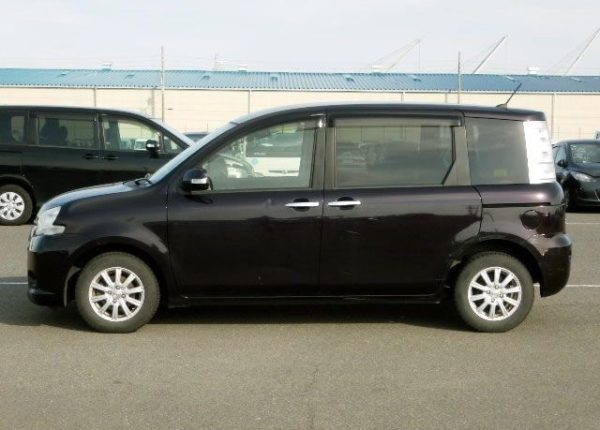 TOYOTA SIENTA - Image 5