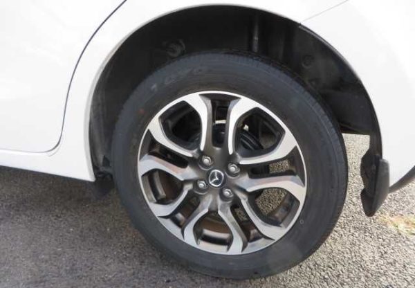 MAZDA DEMIO 2015 - Image 24