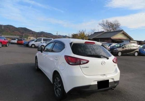 MAZDA DEMIO 2015 - Image 2