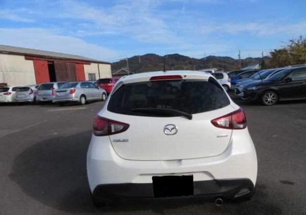 MAZDA DEMIO 2015 - Image 3