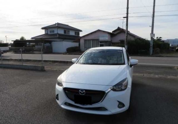 MAZDA DEMIO 2015 - Image 4