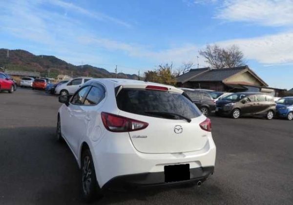 MAZDA DEMIO 2015 - Image 6