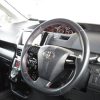 TOYOTA VOXY 2010 - Image 8