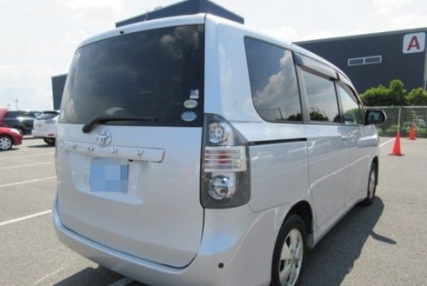 TOYOTA VOXY 2007 - Image 7