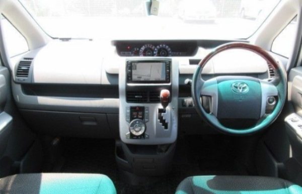 TOYOTA VOXY 2007 - Image 11