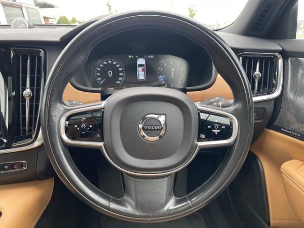 VOLVO V90 - Image 8