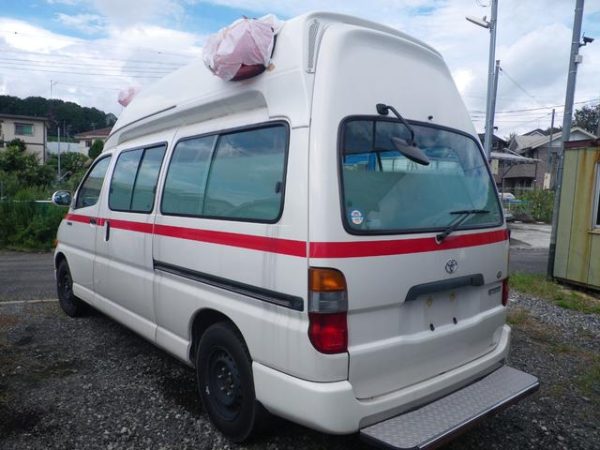 Toyota Granvia Hiace ambulance 2004 - Image 2