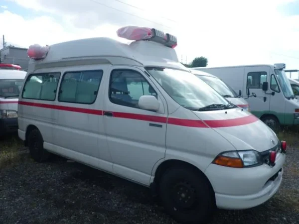 Toyota Granvia Hiace ambulance 2004 - Image 10