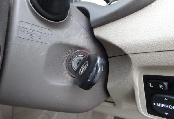 TOYOTA COROLLA AXIO BEIGE COLOR 2006 - Image 3