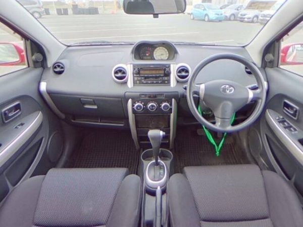 TOYOTA	IST - Image 7