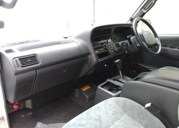 TOYOTA HIACE VAN 2001 1RZ - Image 18