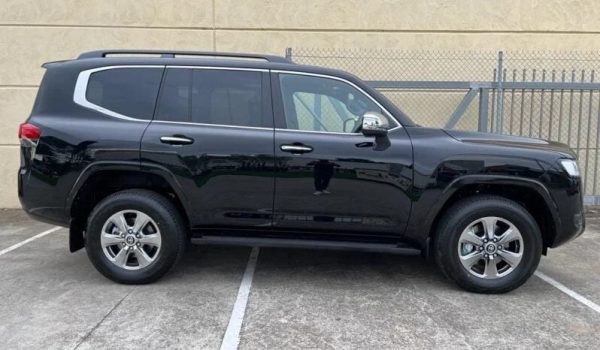 Toyota Land Cruiser Sahara - Image 4