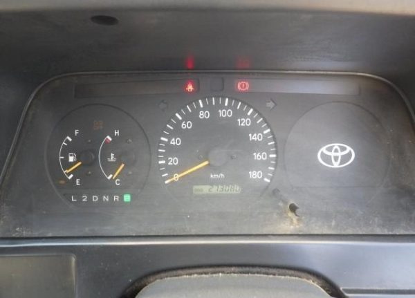 TOYOTA HIACE VAN 2003 - Image 3