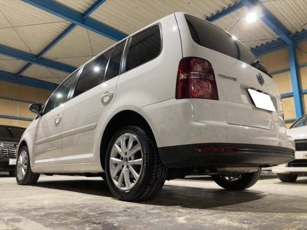 VOLKSWAGEN GOLF TOURAN 2010 - Image 3