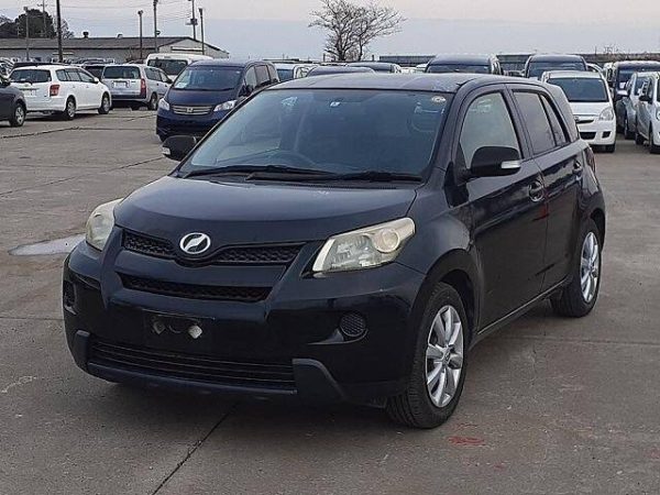 TOYOTA	IST - Image 2