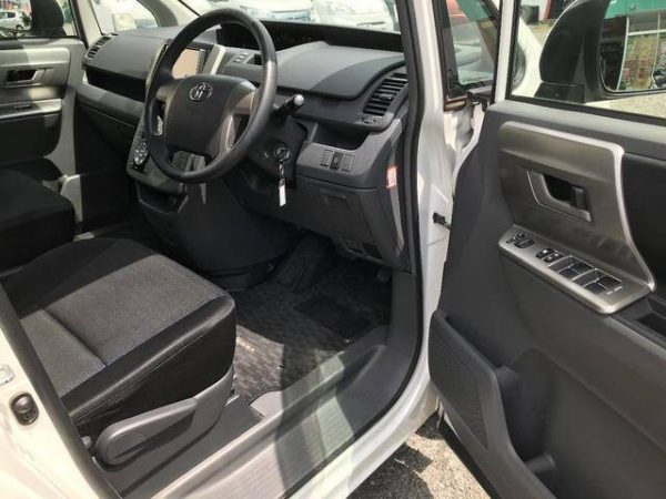 Toyota Voxy 2009 2WD - Image 14