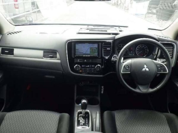 MITSUBISHI 	OUTLANDER - Image 8