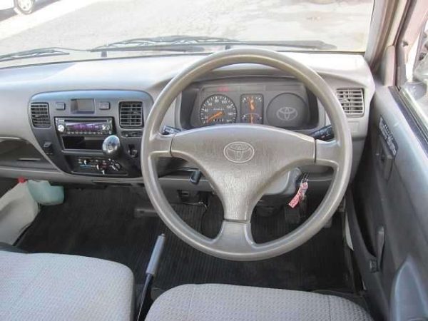 TOYOTA TOWNACE TRUCK GC-KM85 4WD - Image 7