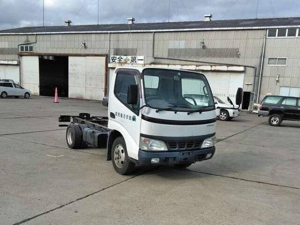 2003 TOYOTA DYNA TRACTOR UNIT - Image 2