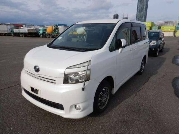 TOYOTA 	VOXY - Image 2