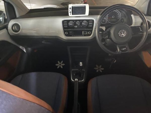 VOLKSWAGEN	UP - Image 9