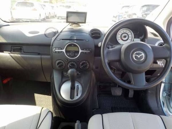 MAZDA  DEMIO - Image 9